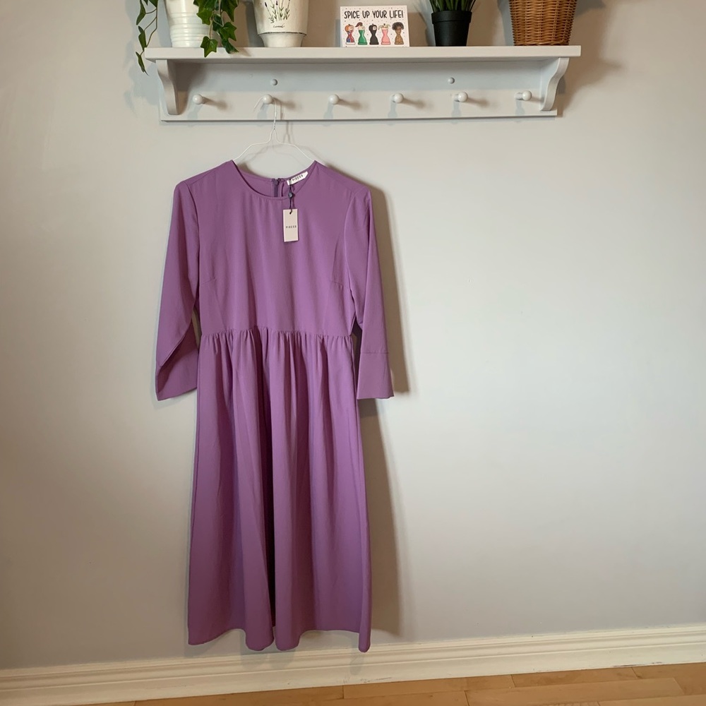 Beautiful calf length Pieces dress. Large US8